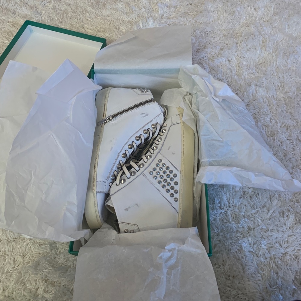 BRAND NEW IN BOX LEATHER CROWN SHOES